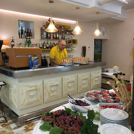 Hotel Lazzarini 贝拉里亚-伊贾马里纳 外观 照片