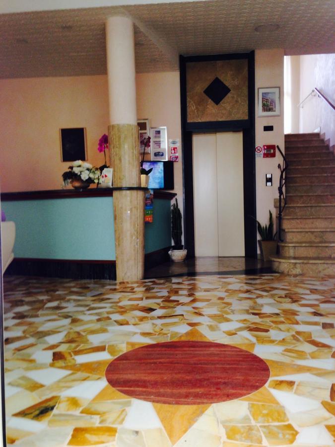 Hotel Lazzarini 贝拉里亚-伊贾马里纳 外观 照片