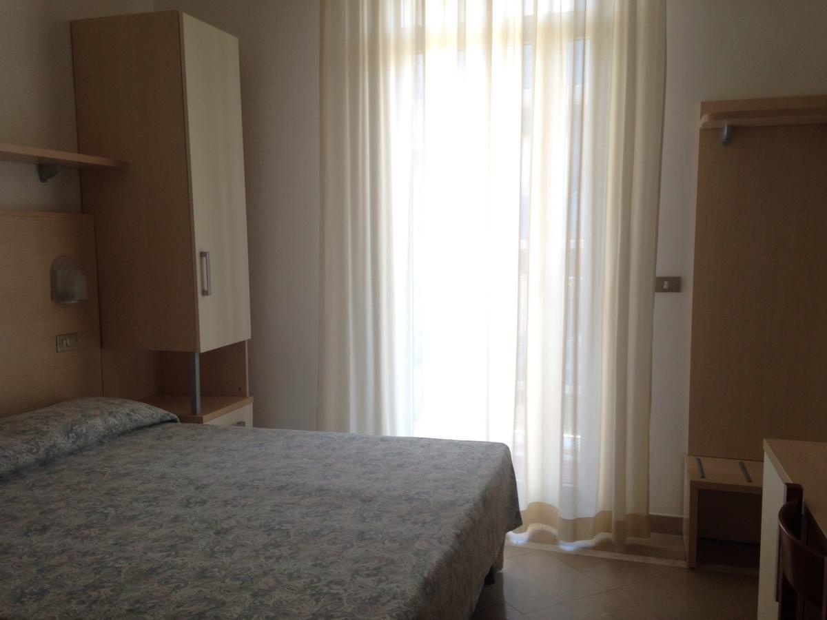 Hotel Lazzarini 贝拉里亚-伊贾马里纳 外观 照片